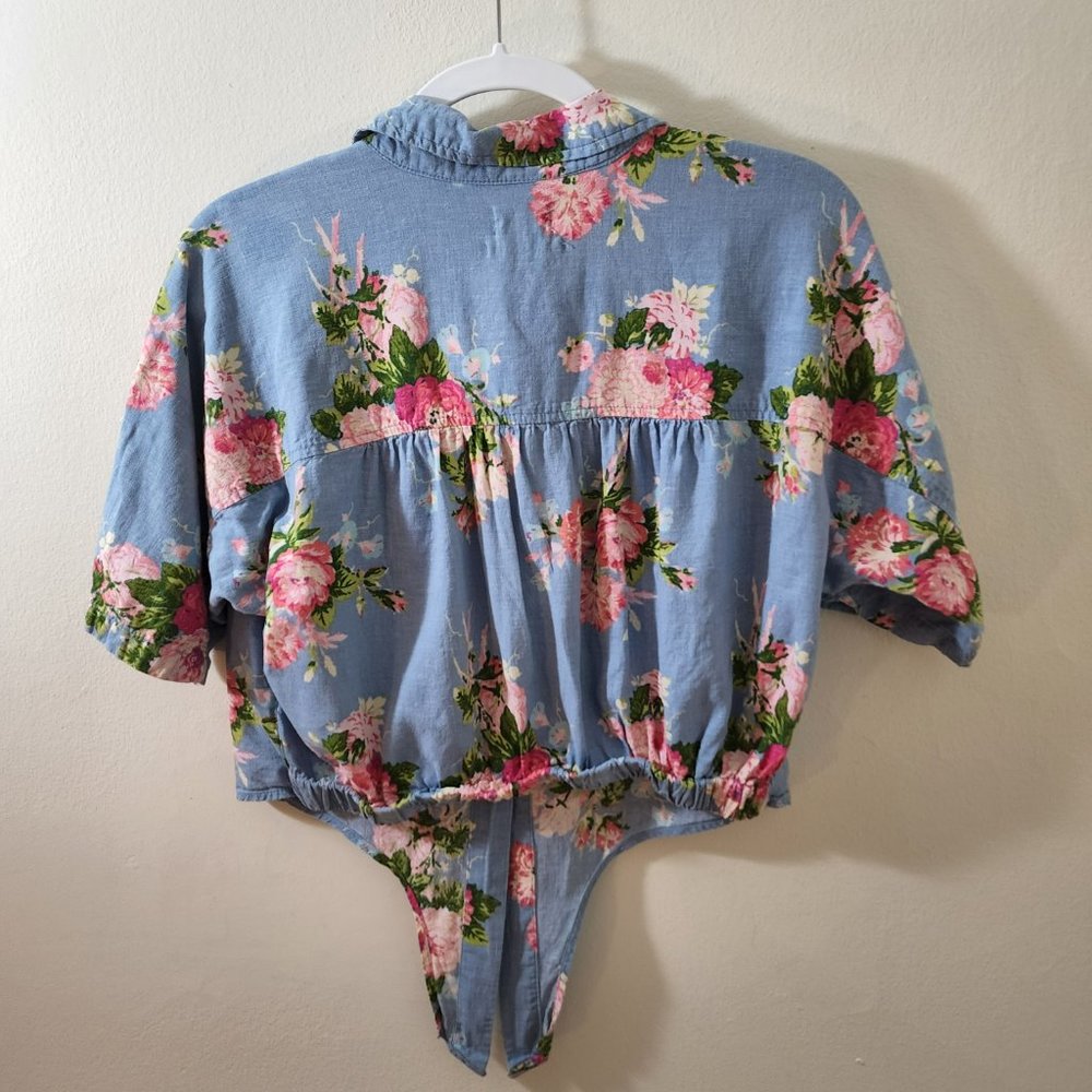 Laura Ashley x Urban Outfitters Button Down shirt-super cute!!!! Size Small - Picture 7 of 8